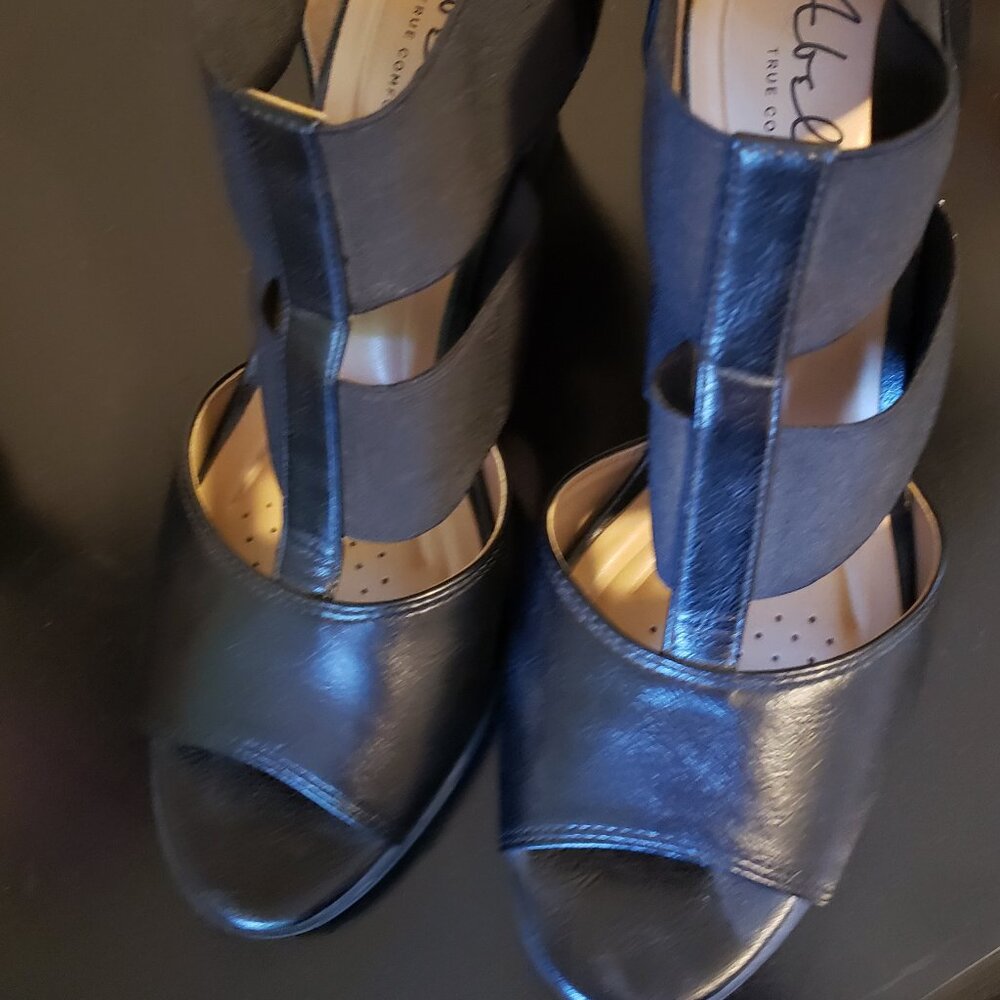 Abella Black Strappy Shoes 8.5